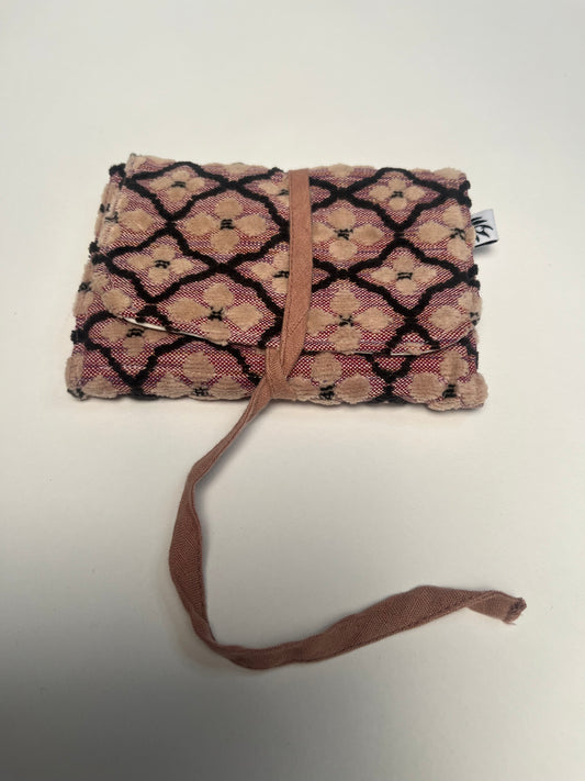 Accordion pouch