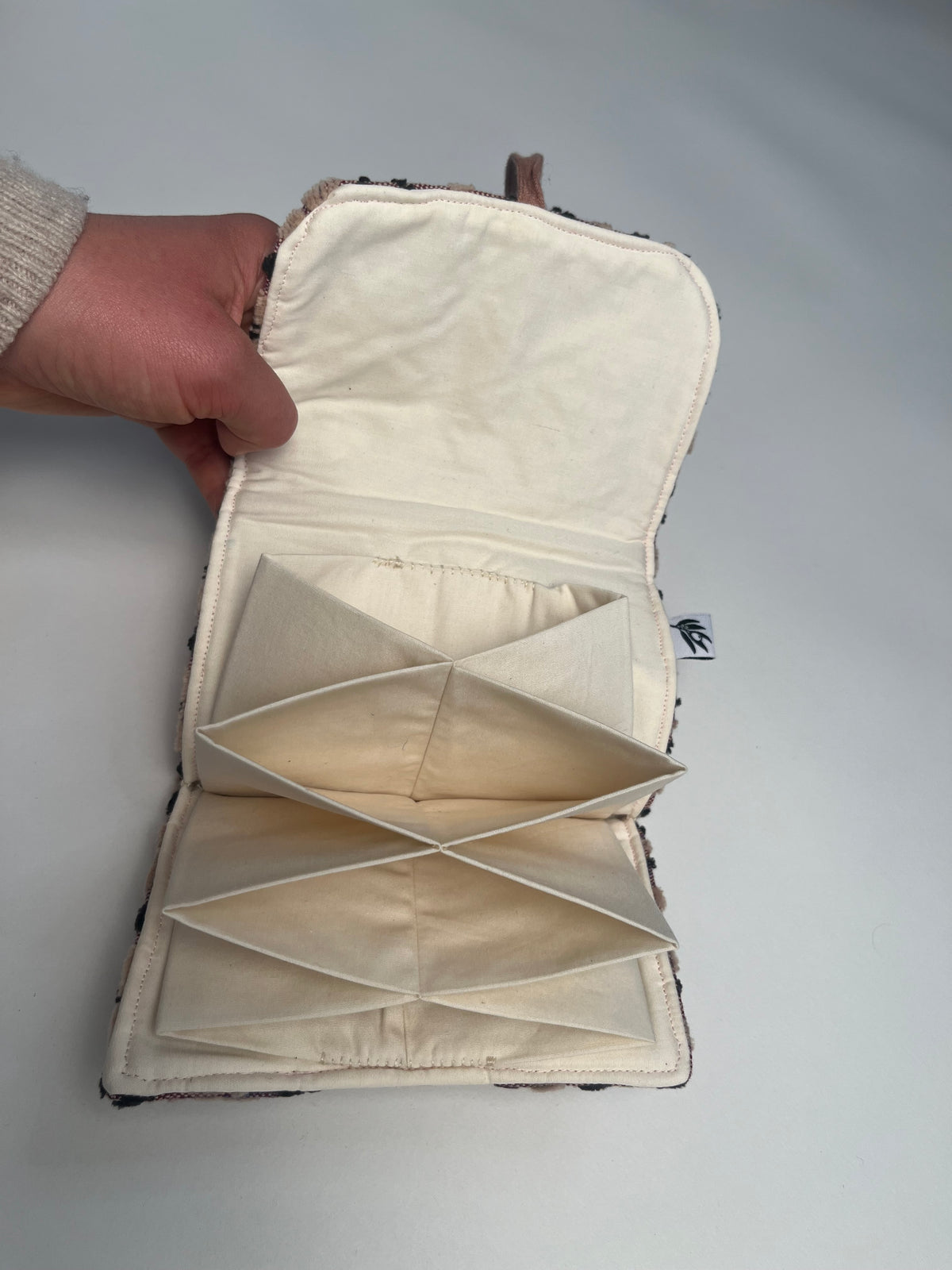 Accordion pouch