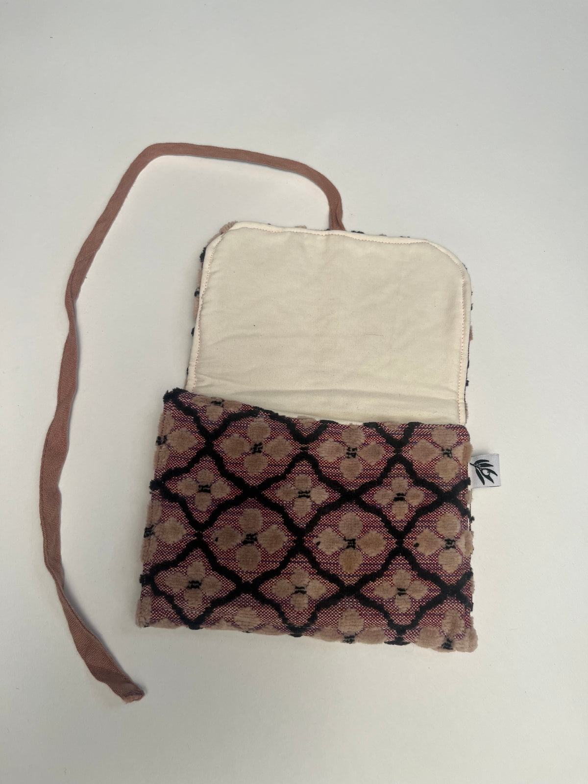 Accordion pouch